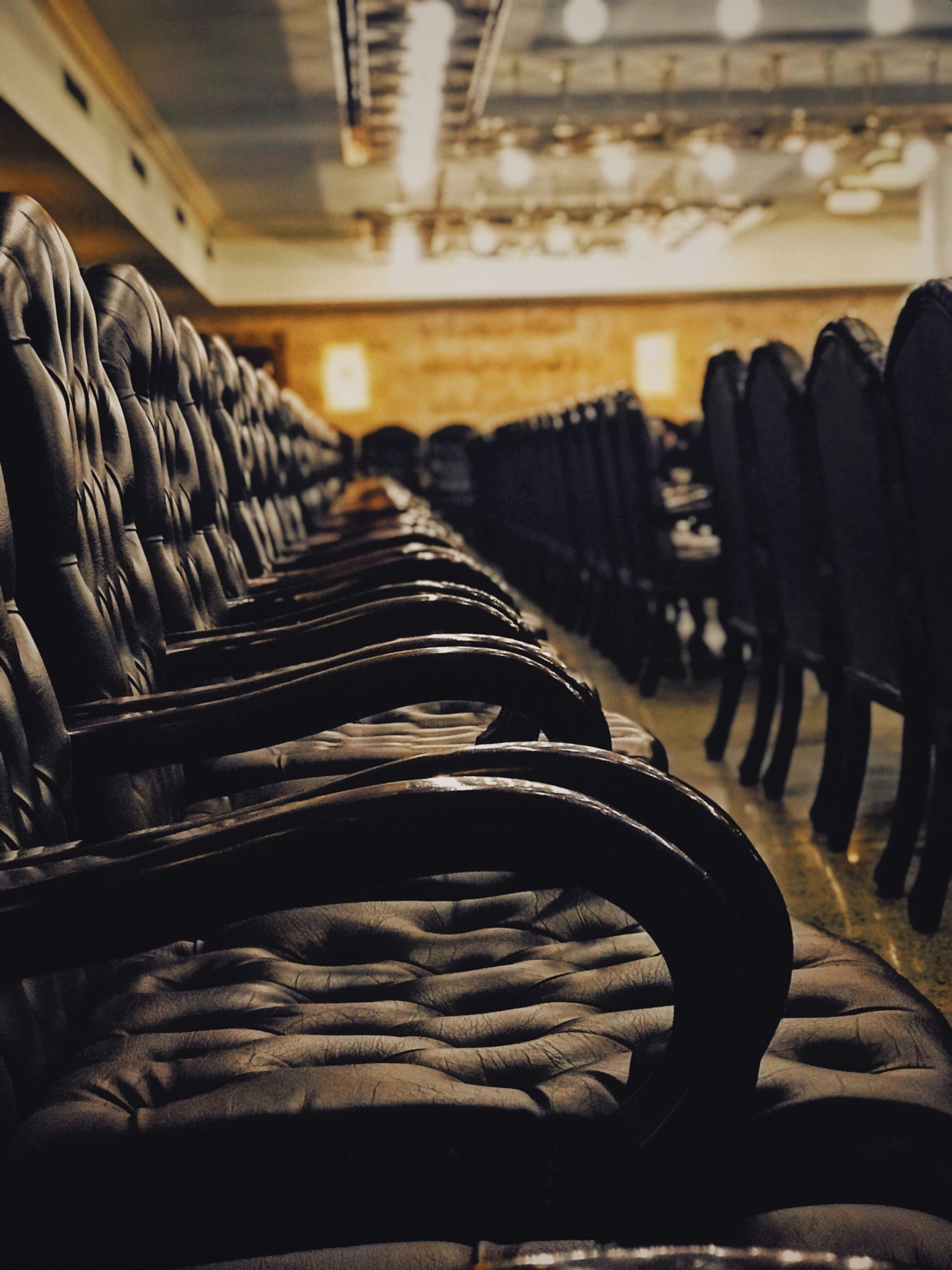 A row of empty leather seats in a courtroom